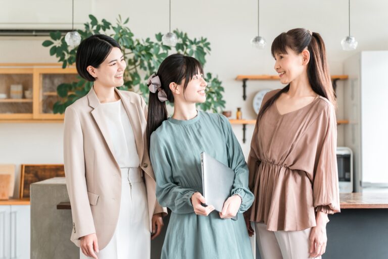 “隣のクラスの先生”と、今は会社を動かしている話