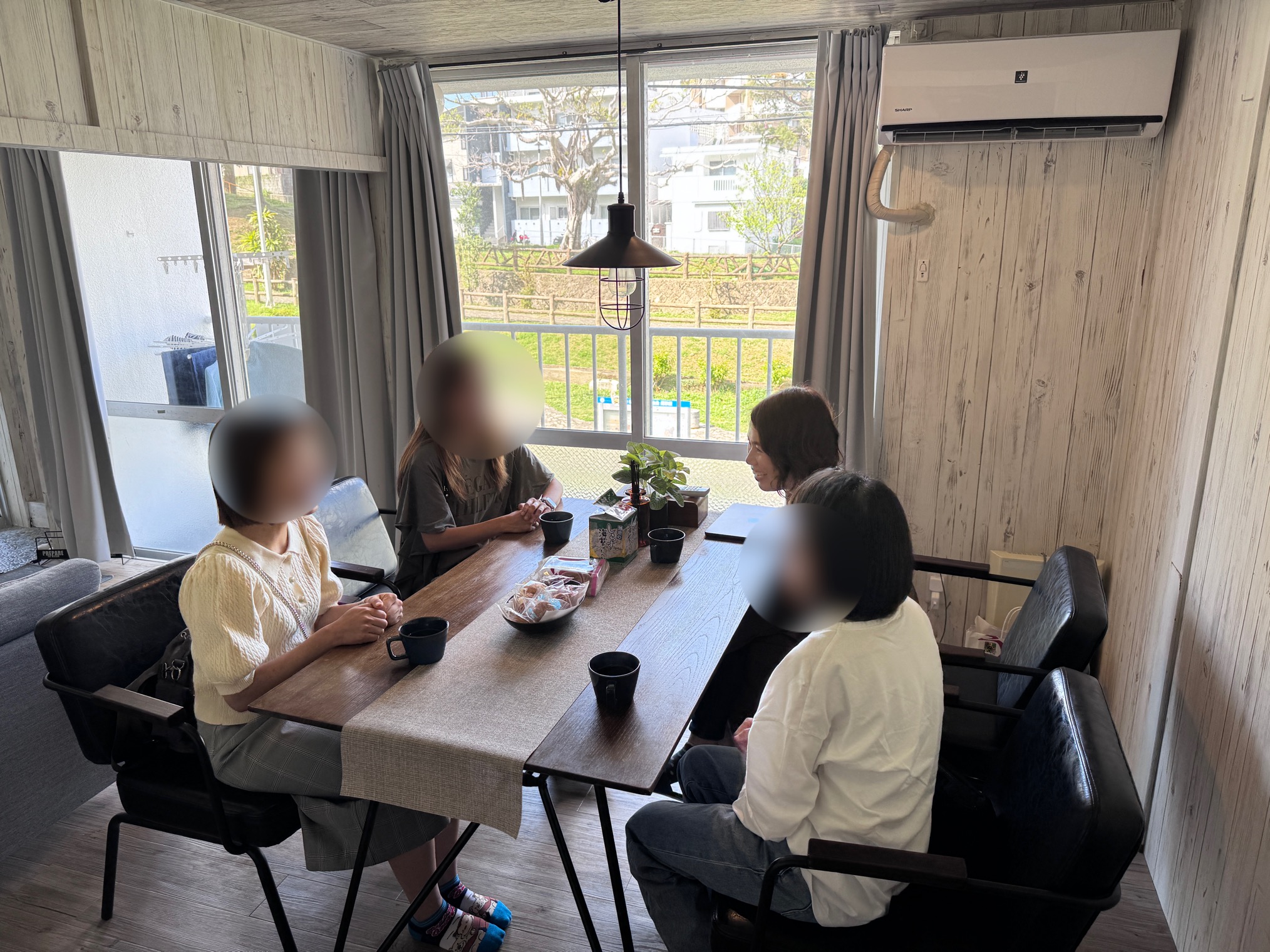 お菓子とコーヒーを囲んで。ザ・お茶会な時間でした